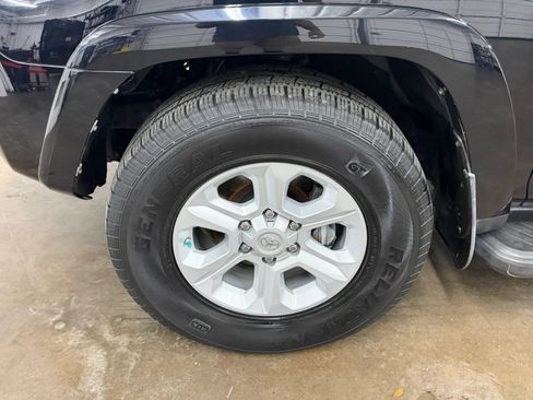 Used 2016 Toyota 4Runner SR5 Premium RWD image 26