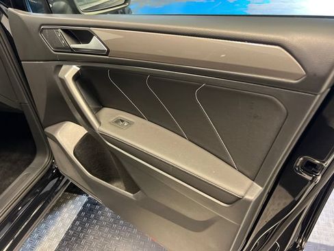 Used 2022 Volkswagen Tiguan SE FWD image 10