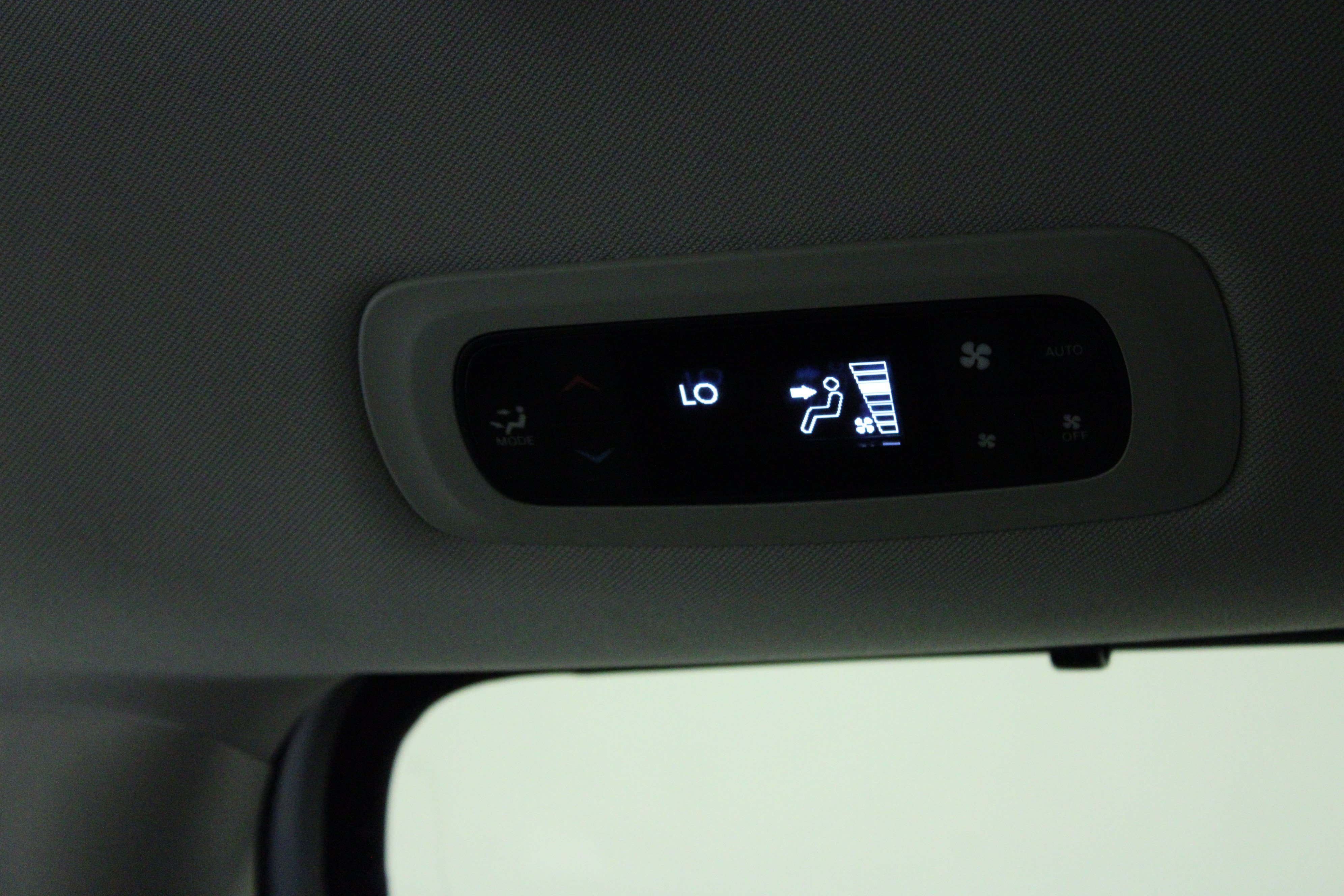 Used 2024 Chrysler Pacifica Touring-L FWD image 21