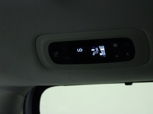 Used 2024 Chrysler Pacifica Touring-L FWD image 21