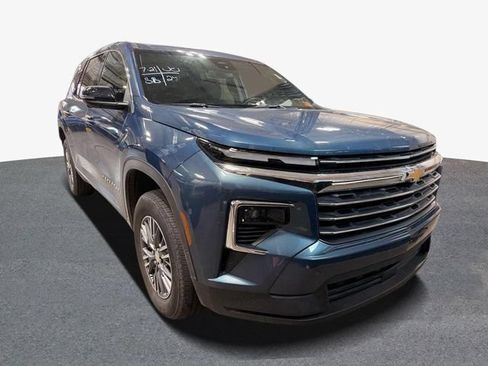 Used 2024 Chevrolet Traverse LT w/ LPO, Floor Liner Package FWD image 2