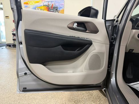 Used 2021 Chrysler Voyager L FWD image 26