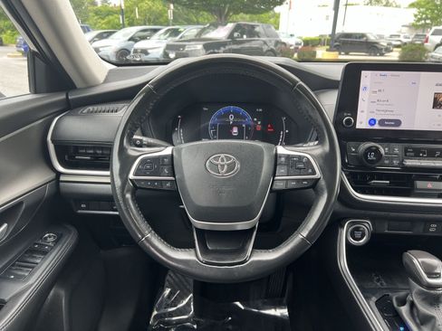 Used 2024 Toyota Grand Highlander AWD image 16