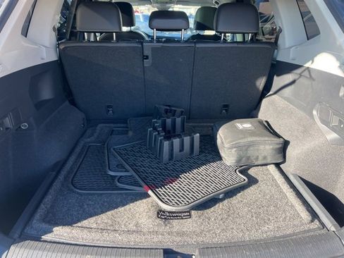 Used 2022 Volkswagen Tiguan SE w/ Panoramic Sunroof Package image 19