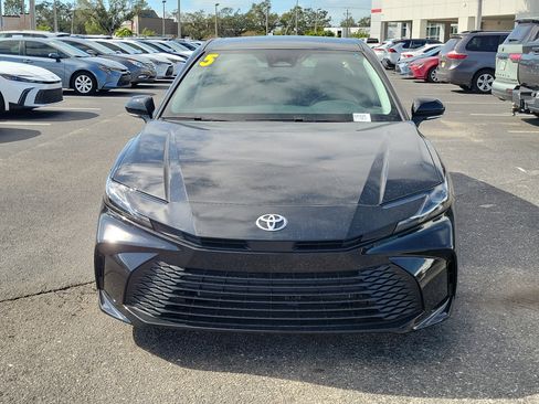 Used 2025 Toyota Camry LE image 8