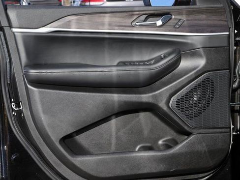 New 2025 Jeep Grand Cherokee Limited AWD/4WD image 15