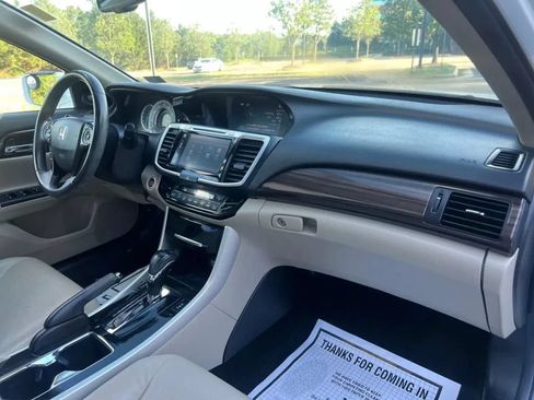 Used 2017 Honda Accord EX-L image 15