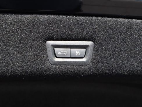 Used 2026 BMW 740i w/ Premium Package RWD image 38