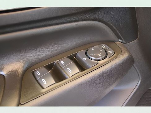 Used 2023 Chevrolet Equinox LS image 32