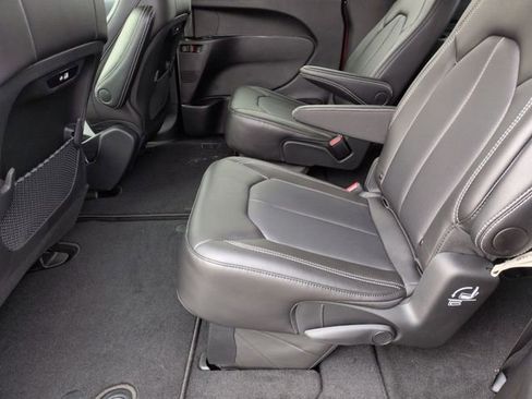 New 2026 Chrysler Pacifica Select FWD image 24