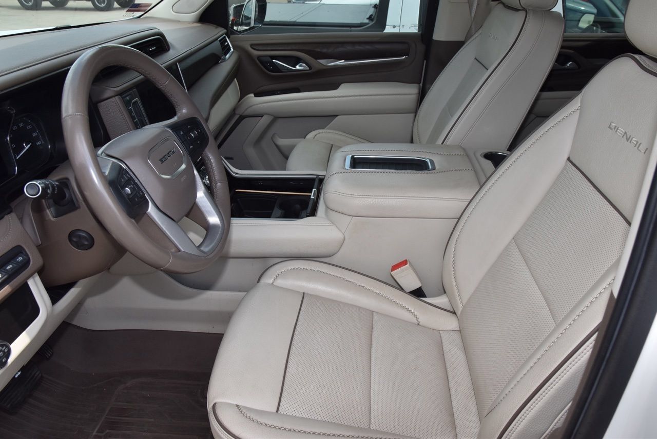 Used 2021 GMC Yukon Denali w/ Denali Premium Package AWD/4WD image 9