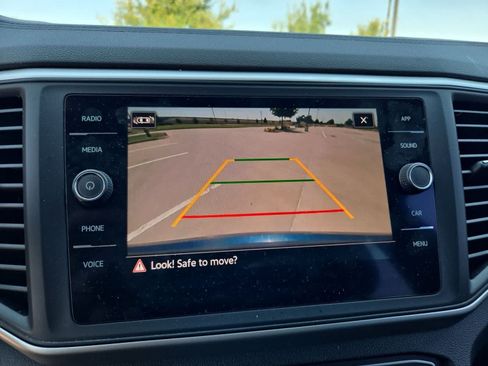 Used 2021 Volkswagen Atlas Cross Sport SE w/ Panoramic Sunroof Package FWD image 26