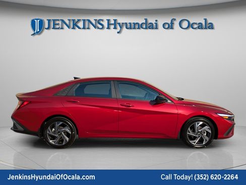Certified 2025 Hyundai Elantra SEL image 2