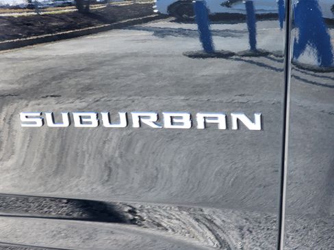 New 2026 Chevrolet Suburban LT image 7