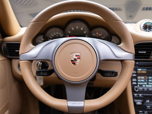 Used 2010 Porsche 911 Carrera RWD image 7