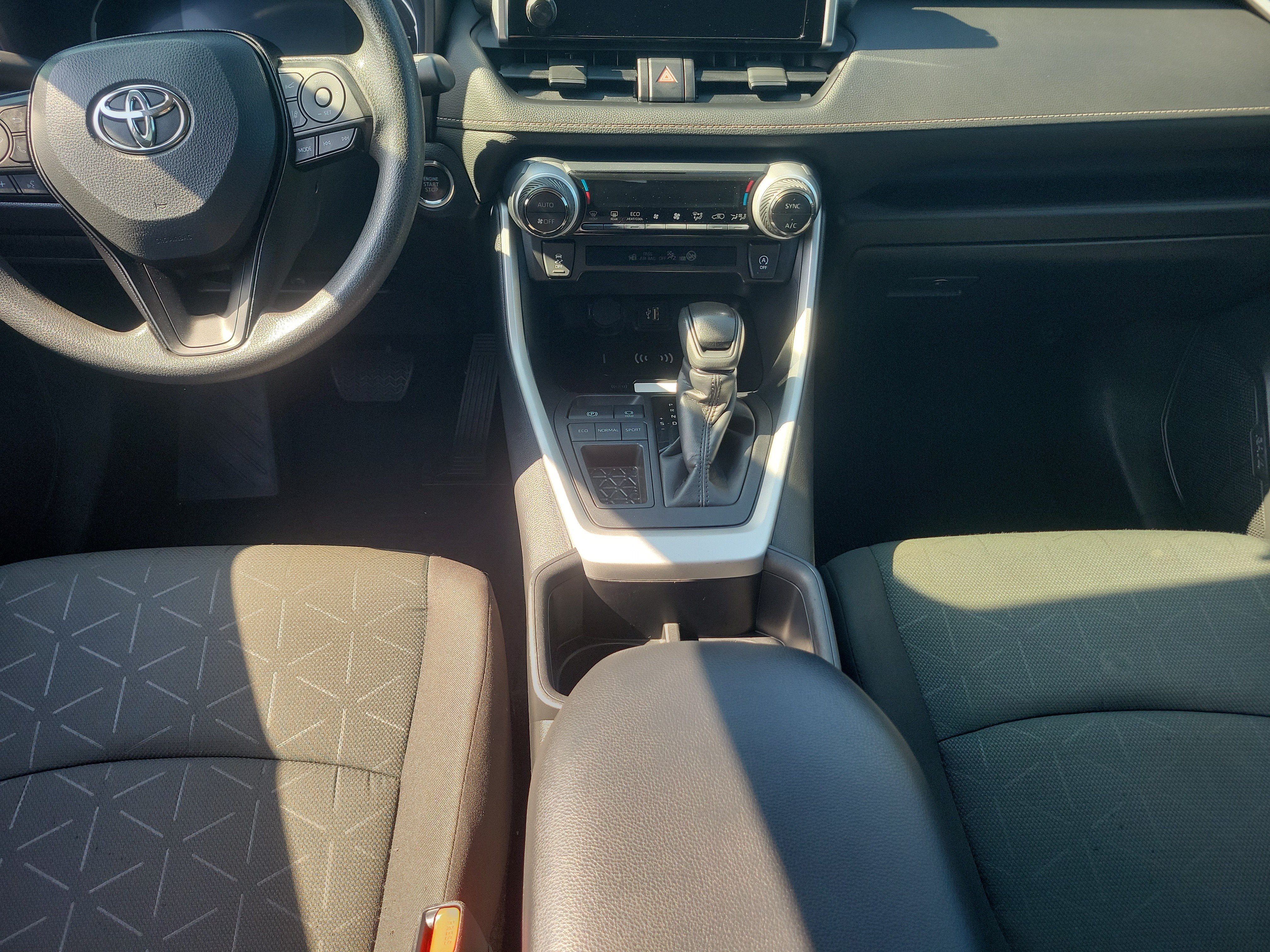 Used 2024 Toyota RAV4 XLE w/ Convenience Package FWD image 17
