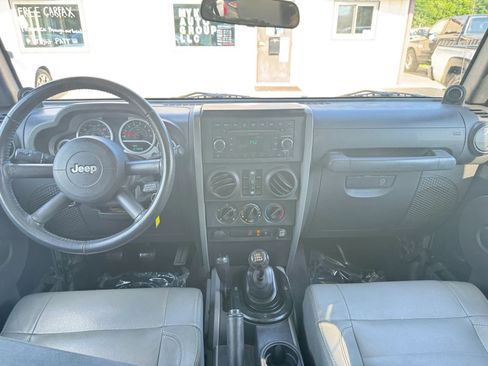 Used 2007 Jeep Wrangler Unlimited Sahara w/ Dual Top Group AWD/4WD image 2