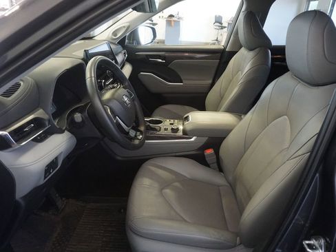 Certified 2025 Toyota Highlander Limited AWD/4WD image 20