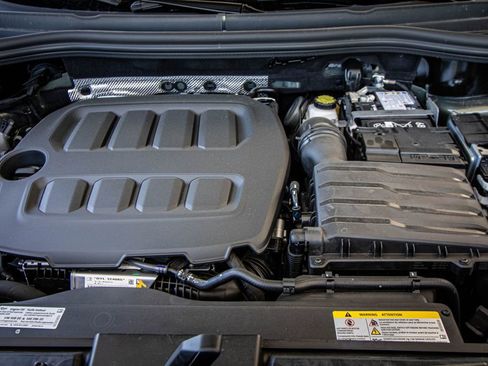 New 2026 Volkswagen Tiguan SE R-Line FWD image 11
