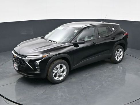 New 2026 Chevrolet Trax LS w/ LS Convenience Package FWD image 19