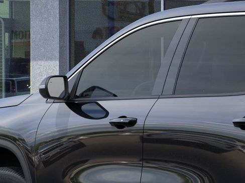 New 2027 Chevrolet Traverse LT w/ Driver Confidence Package FWD image 12