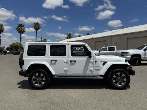 Used 2018 Jeep Wrangler Unlimited Sahara w/ LED Lighting Group AWD/4WD image 10