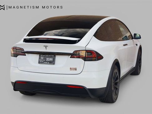 Used 2022 Tesla Model X Plaid image 13