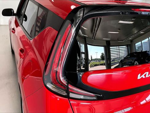 Used 2023 Kia Soul LX w/ LX Technology Package FWD image 29