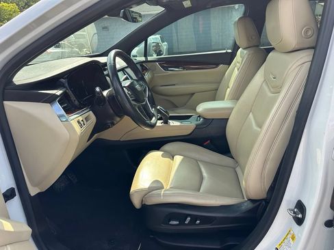 Used 2017 Cadillac XT5 Luxury w/ Driver Awareness Package FWD image 11