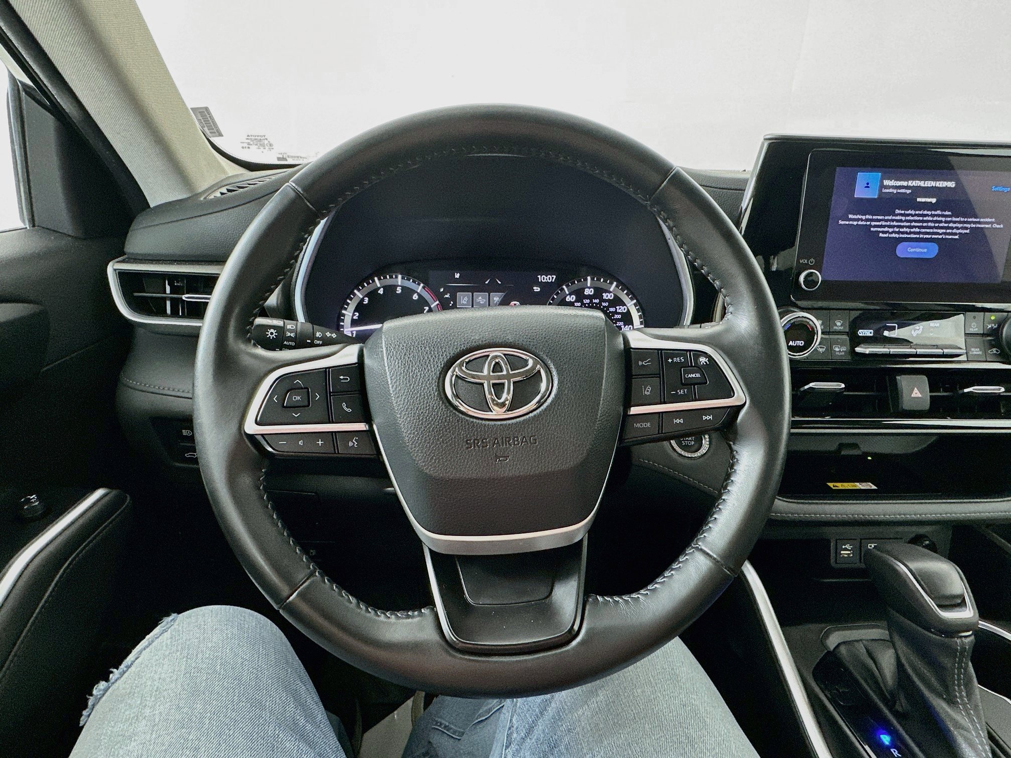 Used 2023 Toyota Highlander XLE AWD/4WD image 11