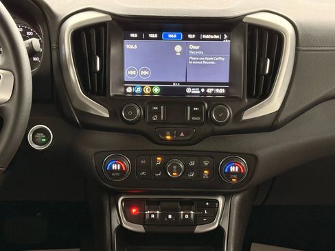 Used 2024 GMC Terrain SLT image 28