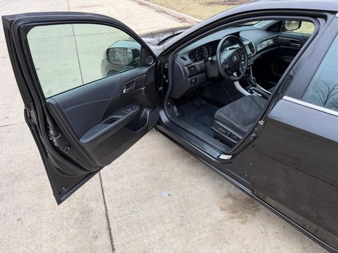 Used 2017 Honda Accord EX image 23