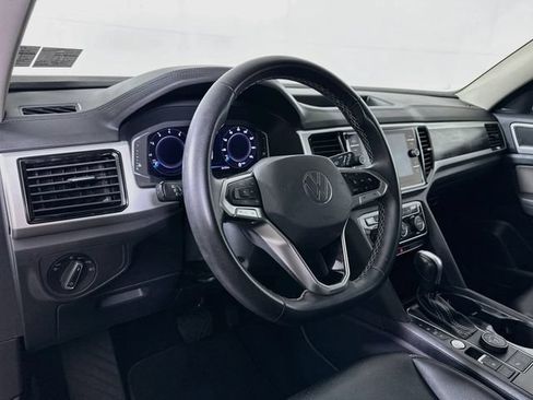 Certified 2023 Volkswagen Atlas SE w/ Black Wheel Package AWD/4WD image 10