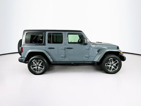 Used 2024 Jeep Wrangler Unlimited w/ Convenience Group AWD/4WD image 10