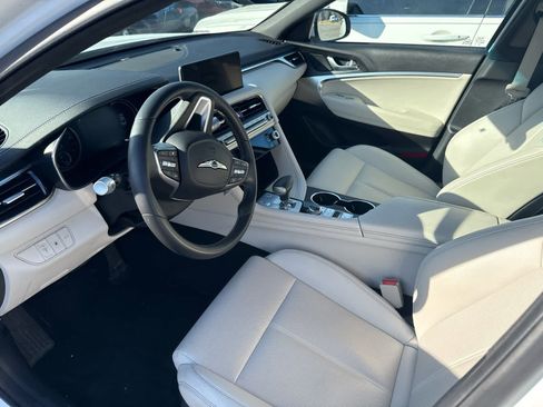 Used 2025 Genesis G70 2.5T image 6
