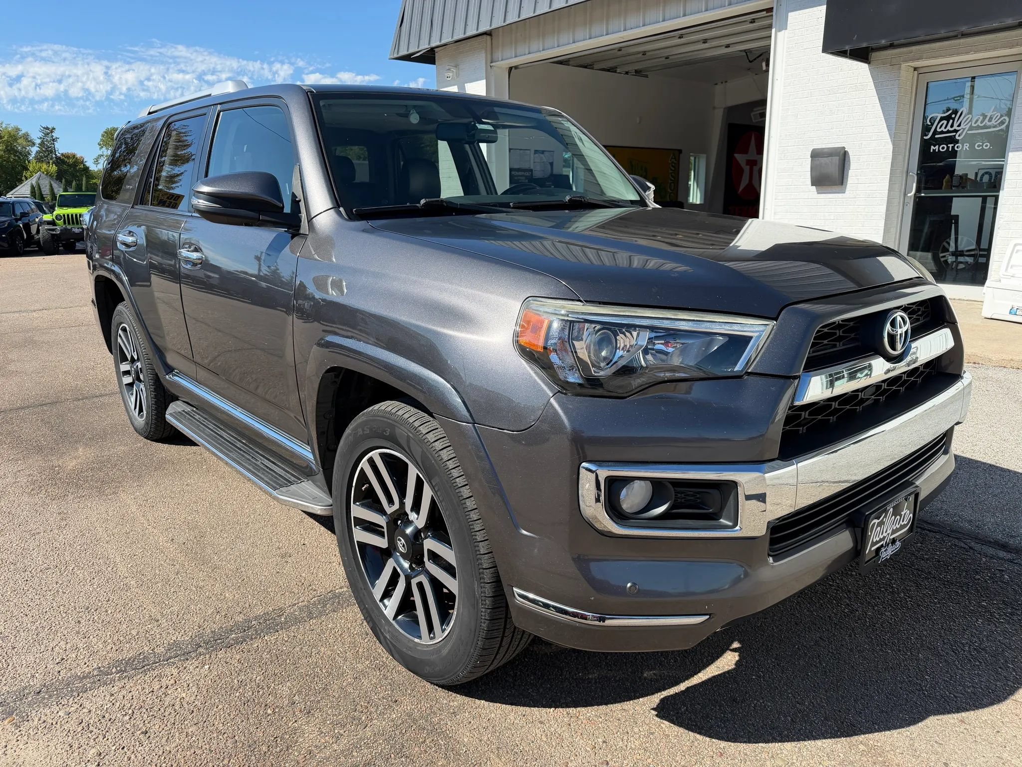 Used 2018 Toyota 4Runner Limited AWD/4WD image 2