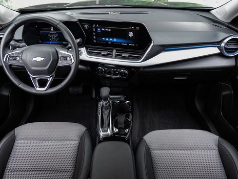 Used 2024 Chevrolet Trax LT w/ Driver Confidence Package FWD image 5