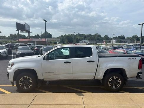 Used 2022 Chevrolet Colorado Z71 AWD/4WD image 3