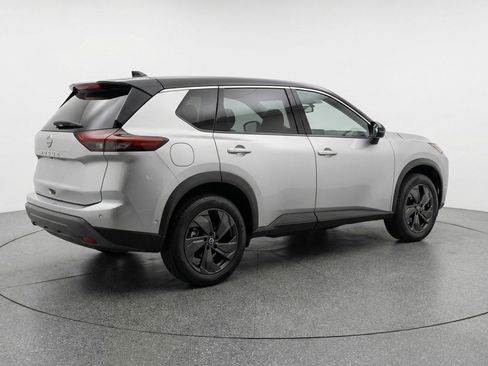 Used 2025 Nissan Rogue SV image 9