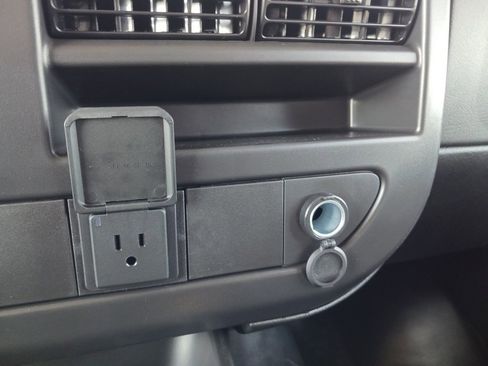 New 2025 Chevrolet Express 3500 Extended image 30