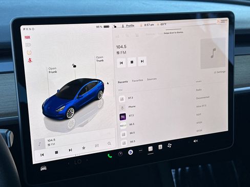 Used 2023 Tesla Model 3 Standard Range image 16