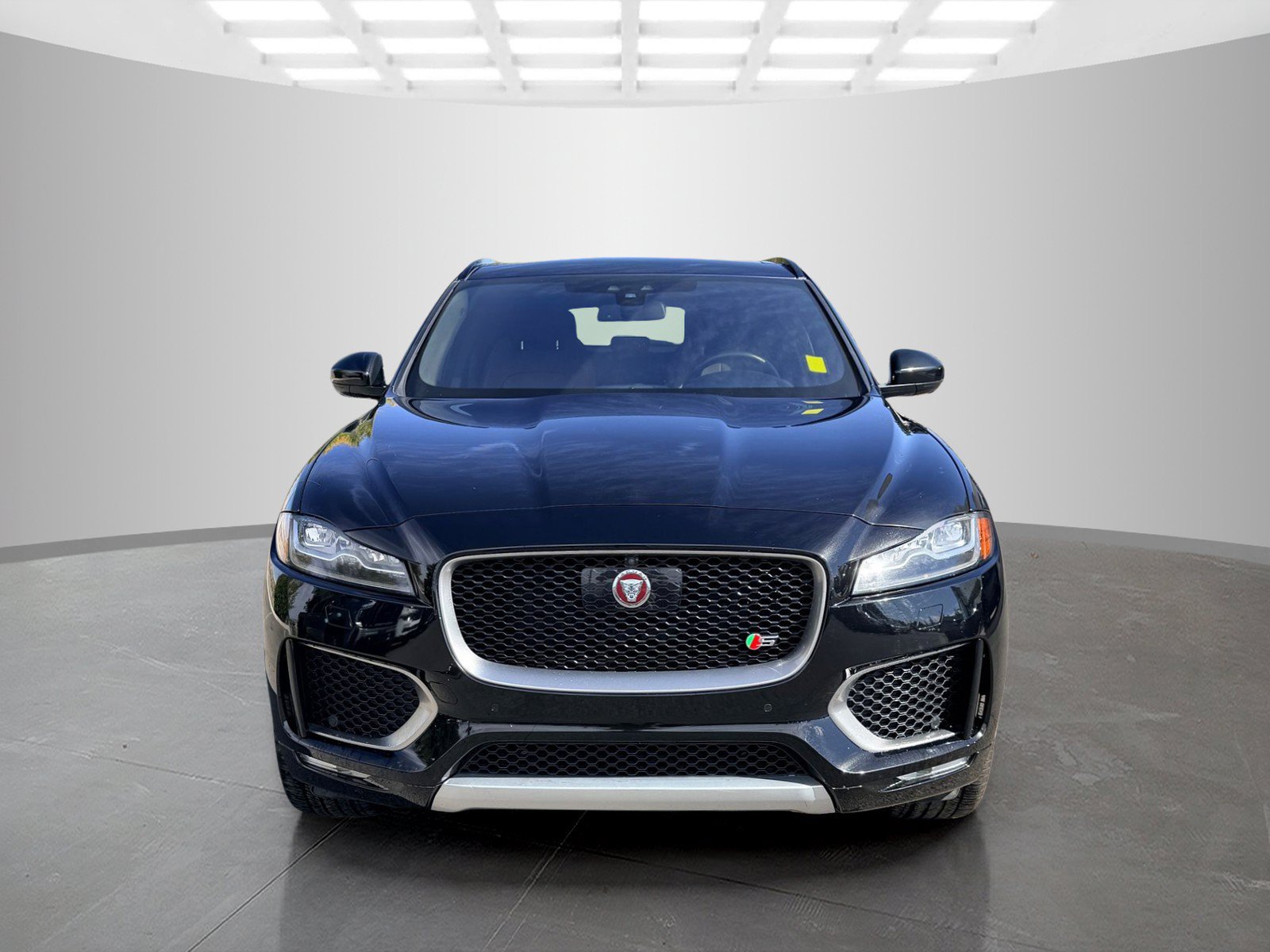 Used 2017 Jaguar F-PACE S AWD/4WD image 2
