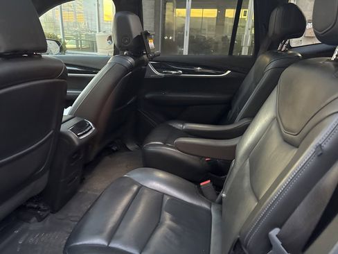 Used 2020 Cadillac XT6 Premium Luxury image 6