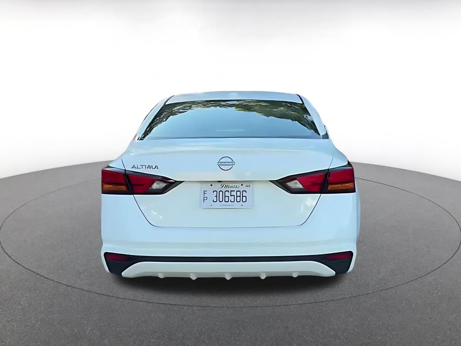 Used 2025 Nissan Altima 2.5 SV FWD image 12
