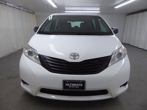 Used 2016 Toyota Sienna L image 2