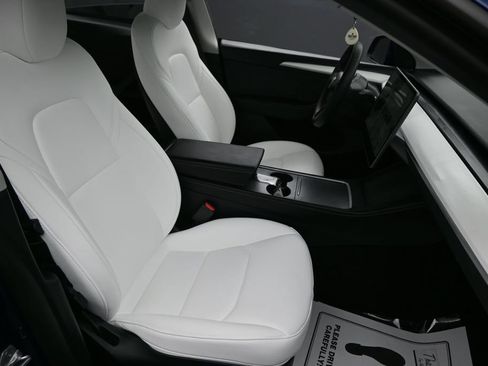 Used 2024 Tesla Model Y 2WD image 36