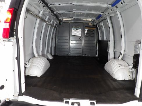 Used 2021 Chevrolet Express 2500 w/ Driver Convenience Package RWD image 7
