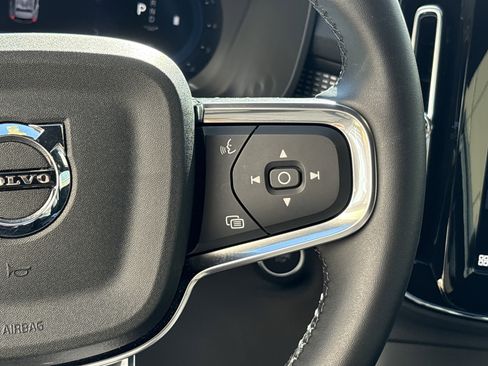 Used 2025 Volvo XC40 B5 Plus image 5