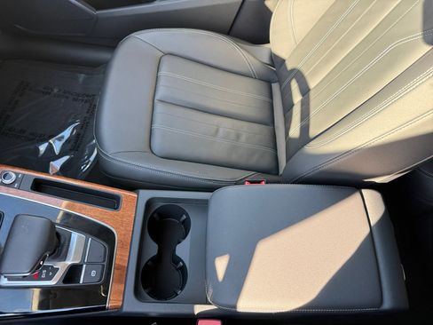 Used 2023 Audi Q5 2.0T Premium w/ Convenience Package image 14