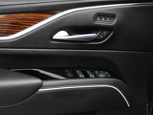 Used 2021 Cadillac Escalade Premium Luxury w/ LPO, Illumination Package image 16